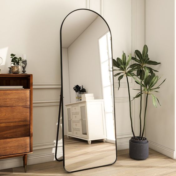 Grand miroir Pinterest avec support et cadre doré